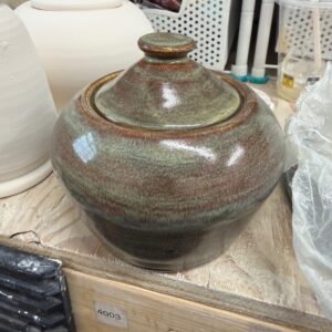 Lidded jar – Iron